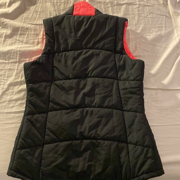 Like new Under Armour women’s vest black/pink - Picture 3 of 3